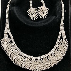 Stunning rhinestone necklace and earrings
